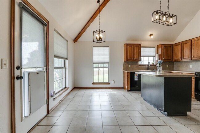Building Photo - 2508 Tyler Ln