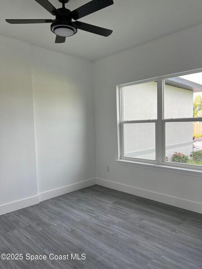 Building Photo - 200 Farley St