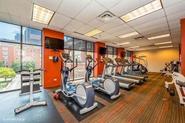 Building Photo - 330 N Jefferson St