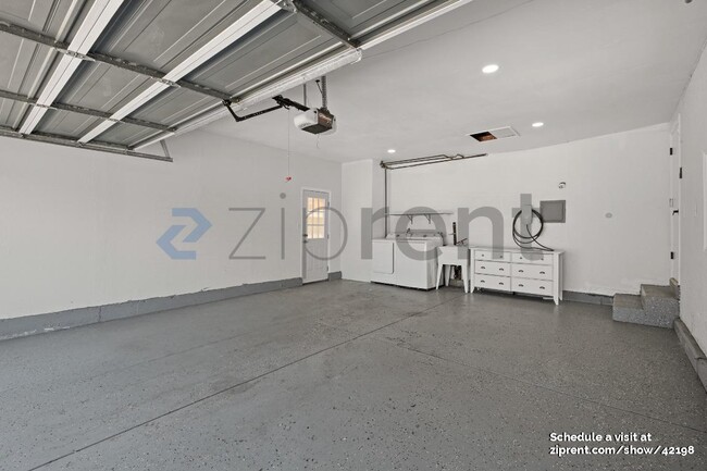 Building Photo - 4574 Ellen Way