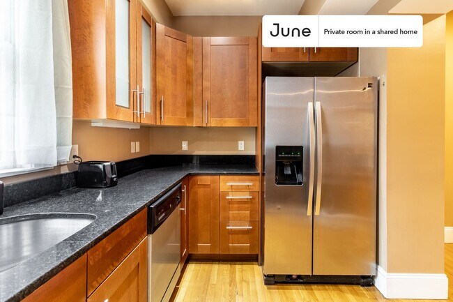 Building Photo - Room in Shared 4 bed/2 bath home in Brookline