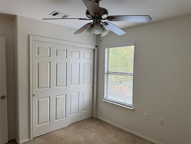 Building Photo - 5609 Viewpoint Dr