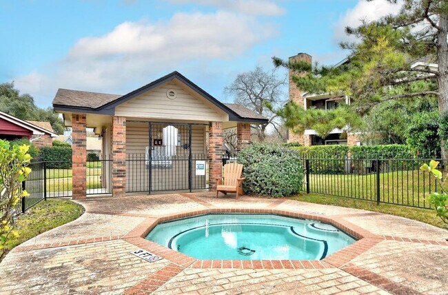 Building Photo - 1601 Faro Dr