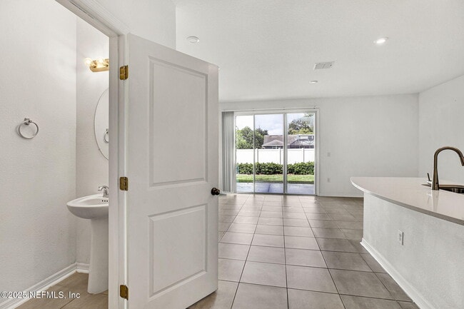 Building Photo - 296 Anthony Dr