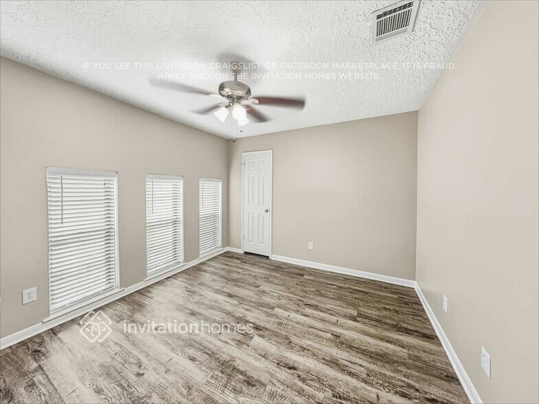 Building Photo - 1824 Meadow Creek Dr