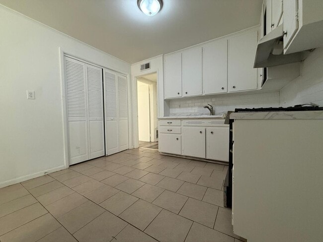 Building Photo - FOR RENT – AVAILABLE NOW