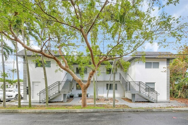 Building Photo - 407 SE 9th Ct