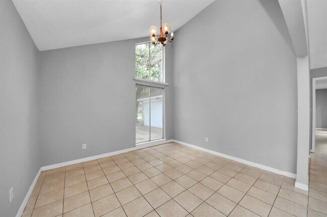 Building Photo - 2622 Heather Knoll Dr