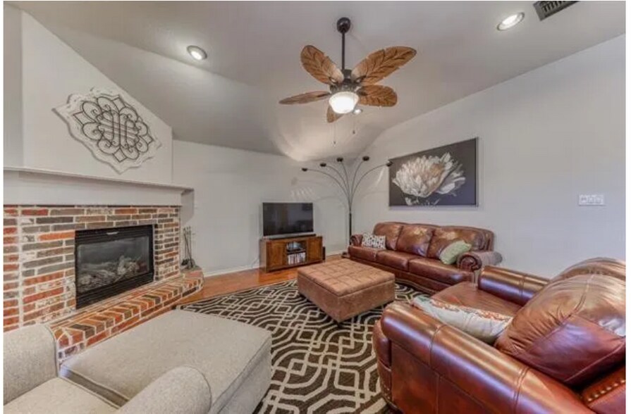 Building Photo - 6525 Sierra Madre Dr