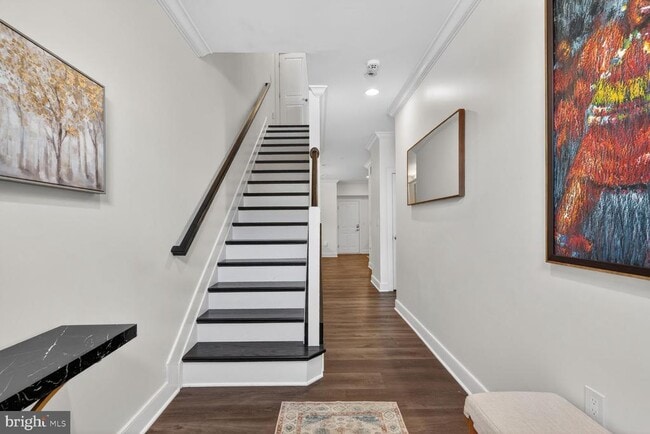 Building Photo - 619 E Custis Ave