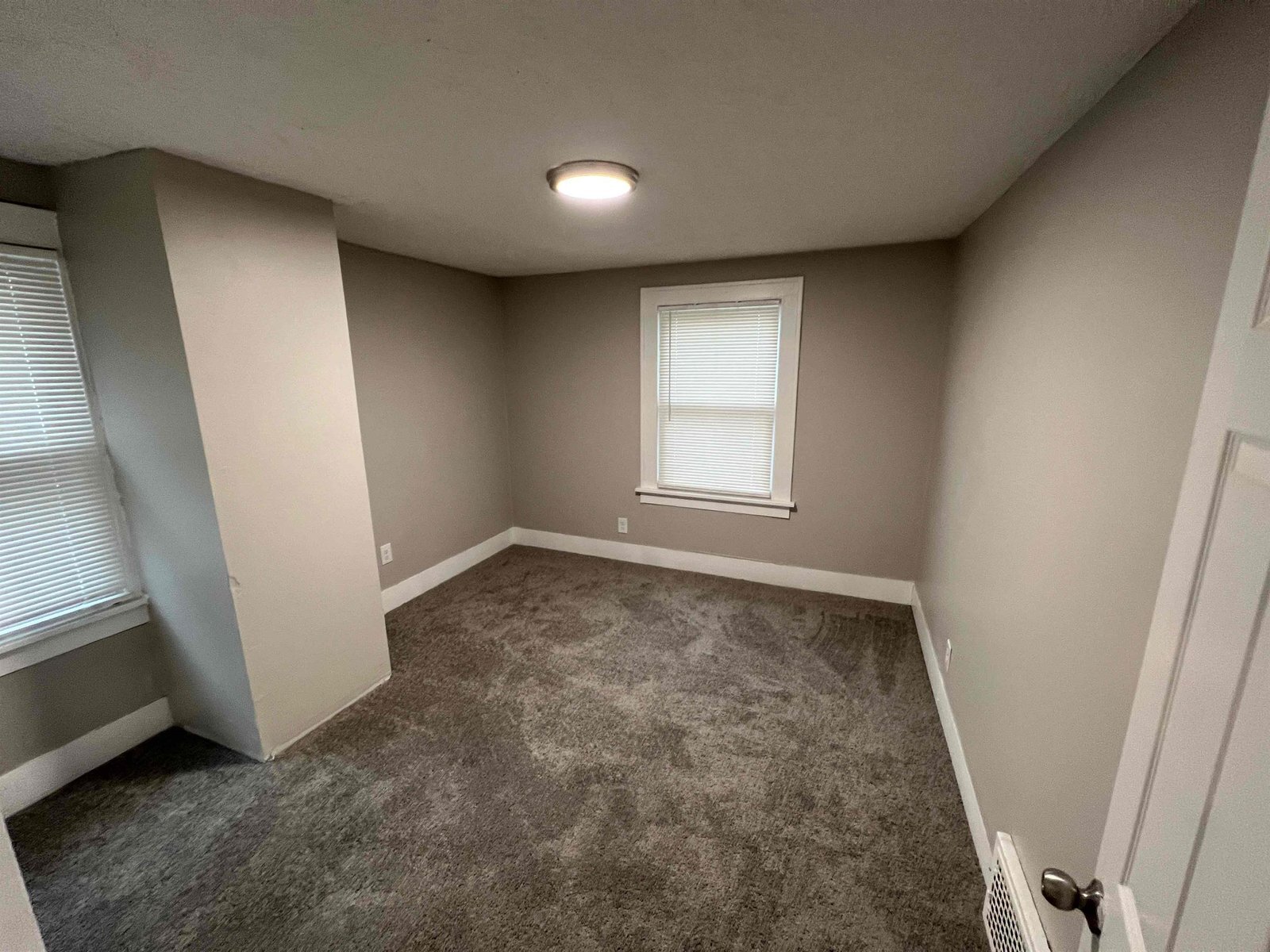 Building Photo - 924 Bloomfield Ave