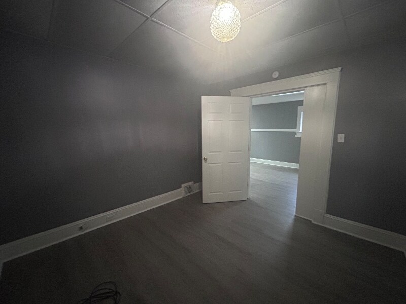 Building Photo - 3441 W 56th St