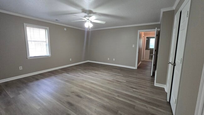 Building Photo - 258 Lombardy Pl