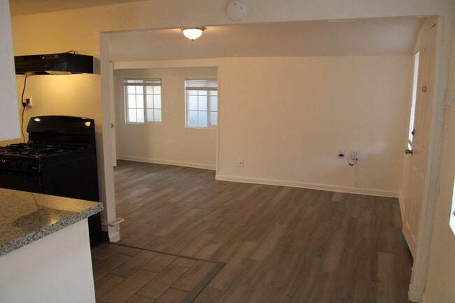 Building Photo - 1 Bedroom, 1 Bathroom House in Antioch with Washer/Dryer Hookup