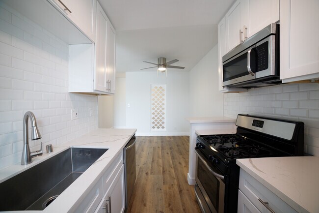 Building Photo - 2233 Ridgeley Dr