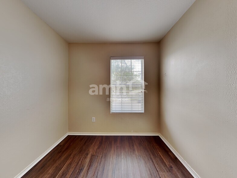 Building Photo - 8531 Silver Brush