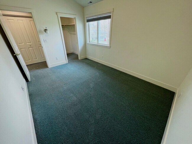 Building Photo - Stunning 3 Bed, 2.5 Bath Home in the Heart of Downtown Bend!