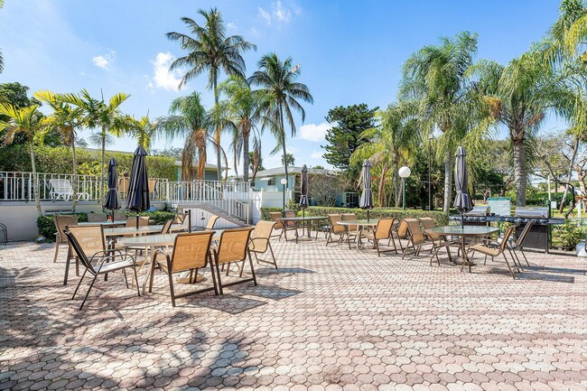 Building Photo - 2440 SW 22nd Ave