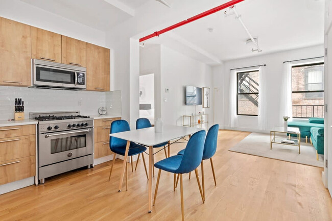 Building Photo - 519 W 45th St