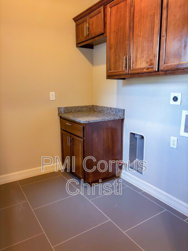 Building Photo - 3701 Nahid Ct