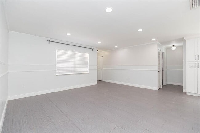 Building Photo - 2307 Lincoln Ct