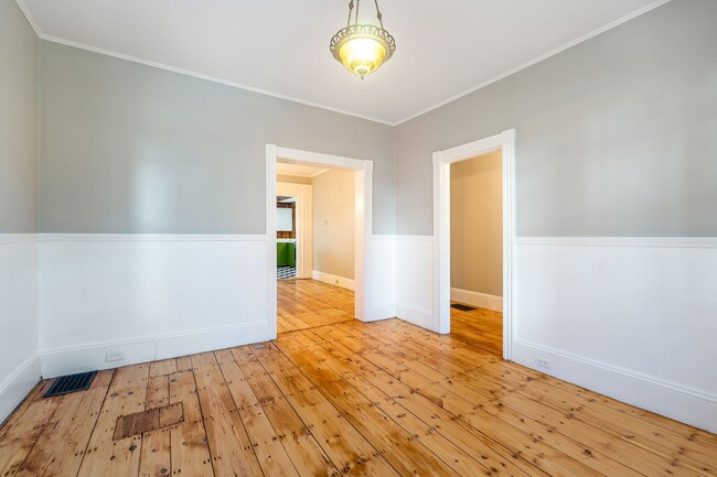 Building Photo - 105-107 Richards