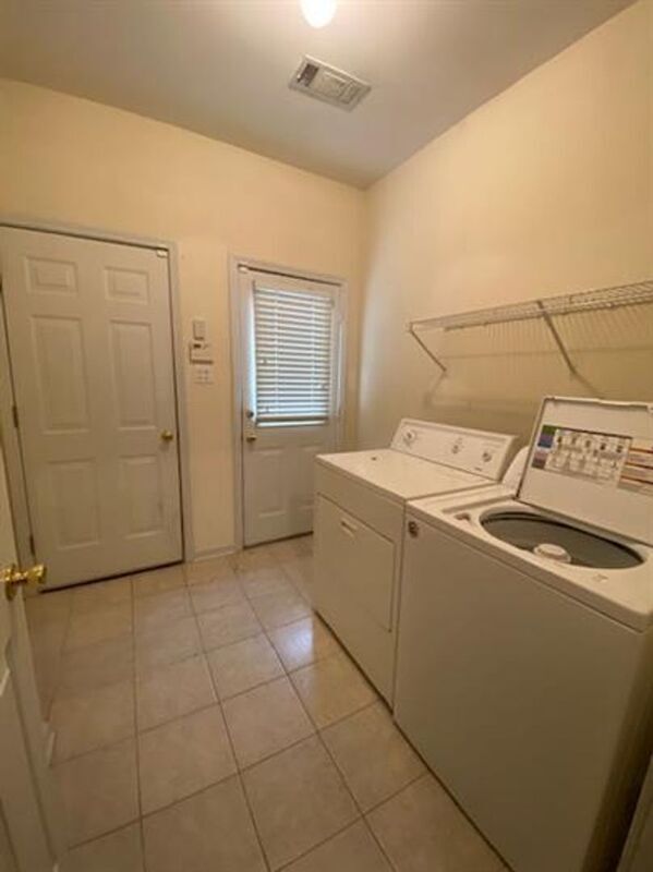 Building Photo - 1015 River Isle Cove
