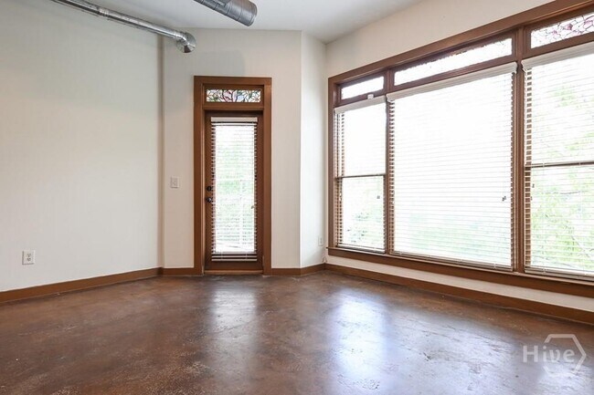 Building Photo - 250 Martha Dr