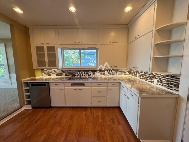 Building Photo - Stunning 3-bedroom, 1-bath home with a water view and fantastic amenities!