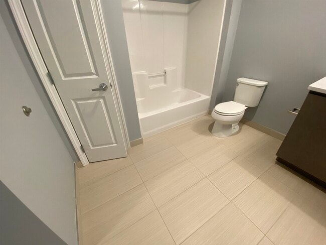 Building Photo - 27 E Ridge Dr