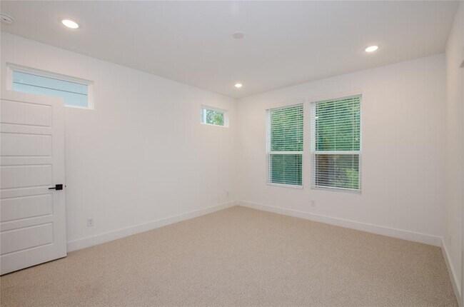 Building Photo - 2054 Johanna Dr