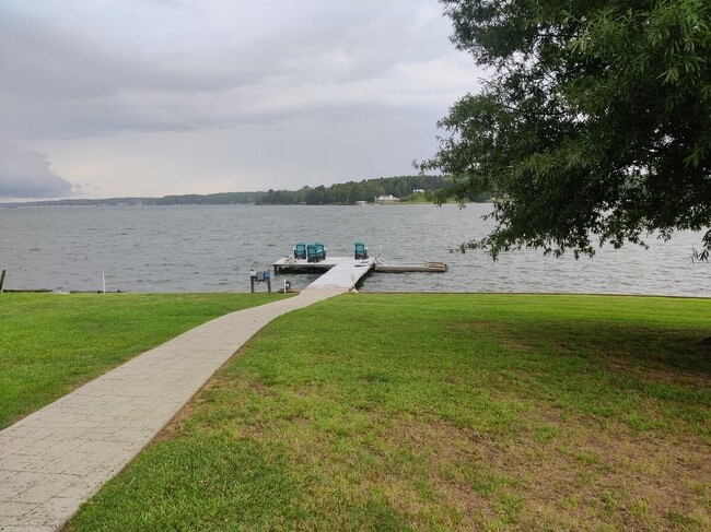 Building Photo - 227 Dove Rd