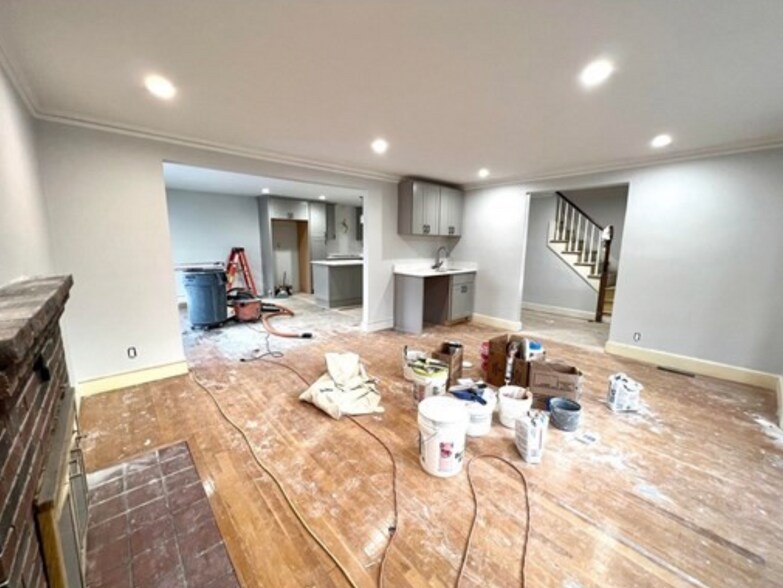 Building Photo - 171 Forest St