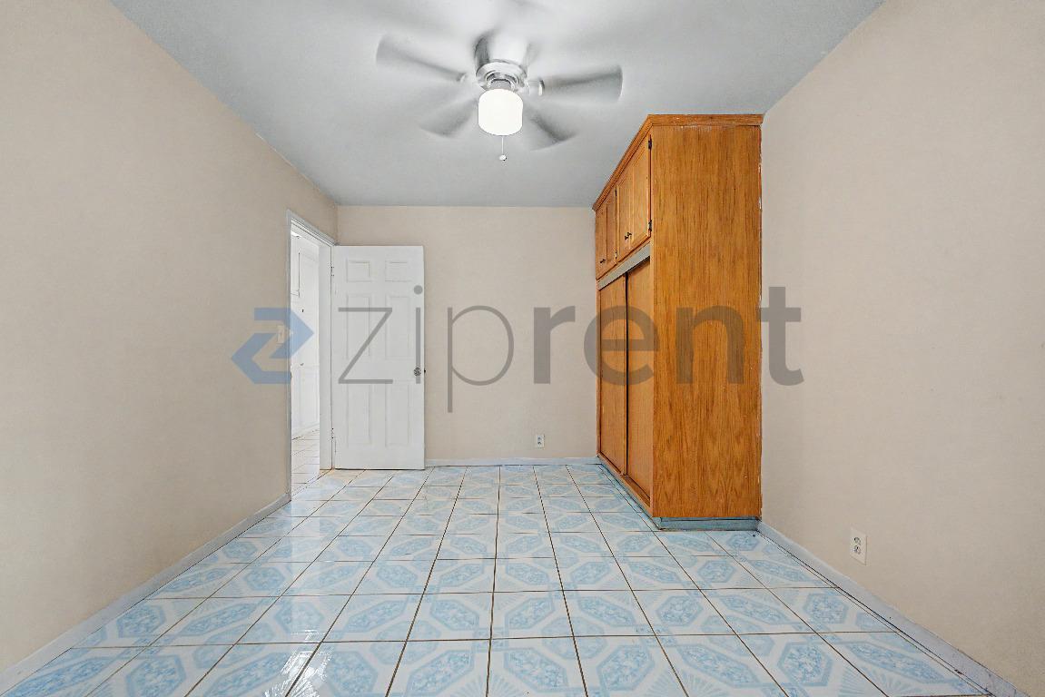 Building Photo - Unit