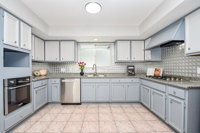 Building Photo - 11414 Chariot Dr