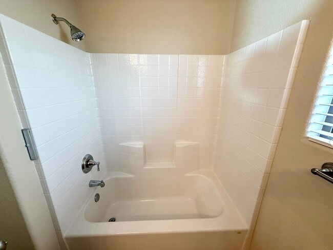 Building Photo - Great 4 Bedroom Home with Drive Through Side Gate! *HOME IS CURRENTLY OCCUPIED, PLEASE DO NOT DIS...