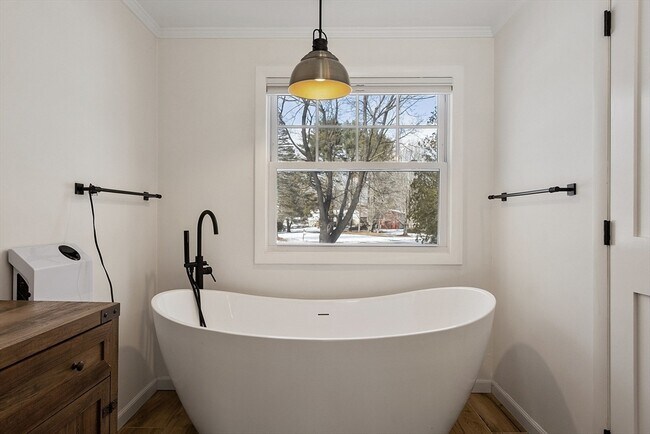 Building Photo - 9 West Rd