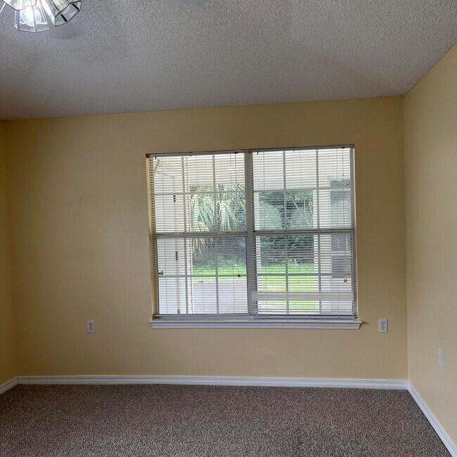 Building Photo - 5575 Meadow Creek Pl