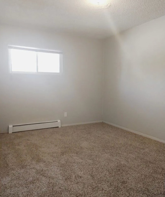 Building Photo - 2 Bed, 1 Bath Duplex