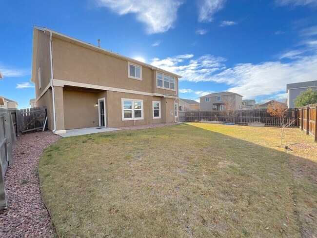 Building Photo - 3 Bedroom Home Available Near N Powers Blvd & Dublin Blvd!