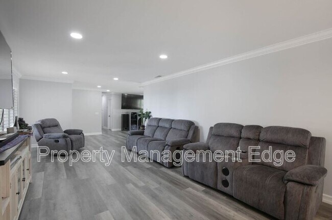 Building Photo - 25502 Jaclyn Ave