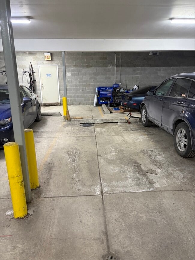 Building Photo - 1730 N Western Ave