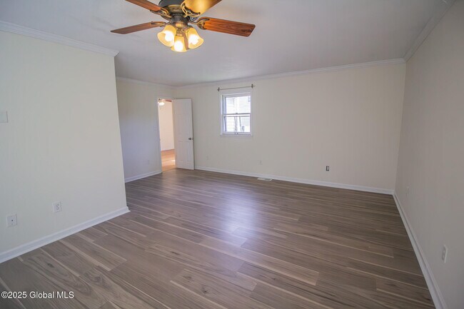 Building Photo - 10 Sherwood Dr