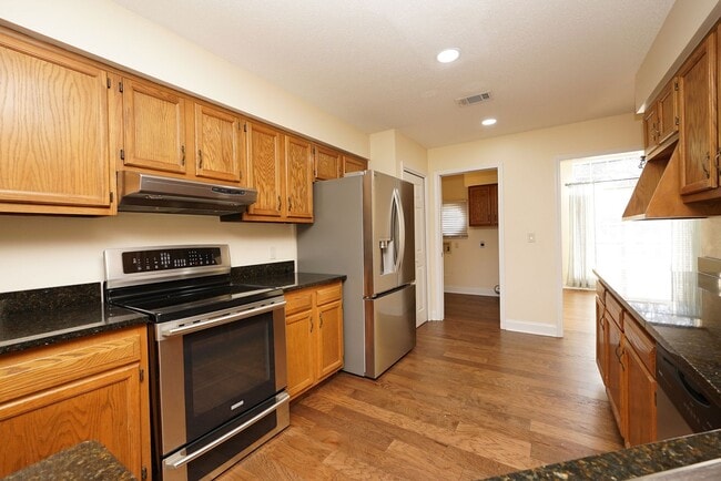 Building Photo - Shalimar Location