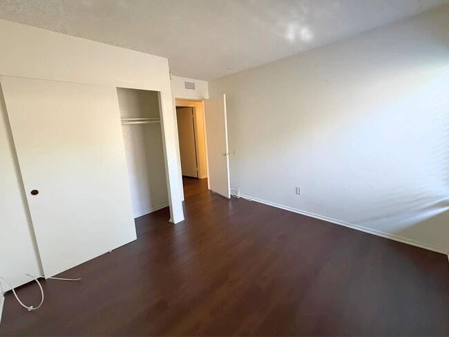 Building Photo - 3 Bedroom Rancho Cucamonga Condo