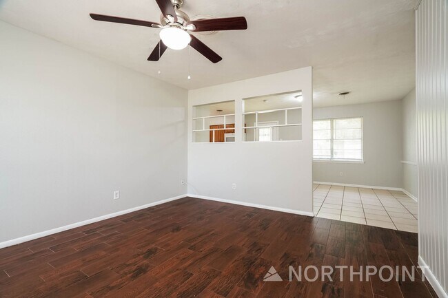 Building Photo - 3 BR/1.5BA | Updated Single Family Home | Front yard |In Hurst!