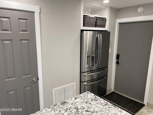 Building Photo - 1571 S Atlantic Ave