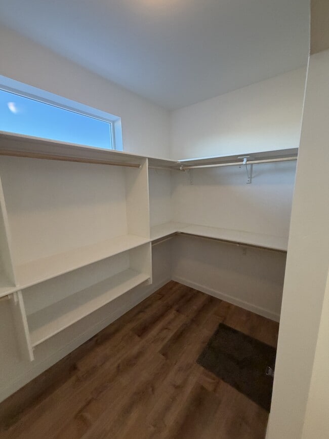 Building Photo - 4280 NE Alexander Way