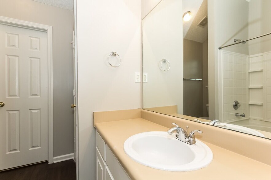 Building Photo - 345 Breeze Mdw