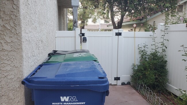 Building Photo - 26721 Linnet Ct